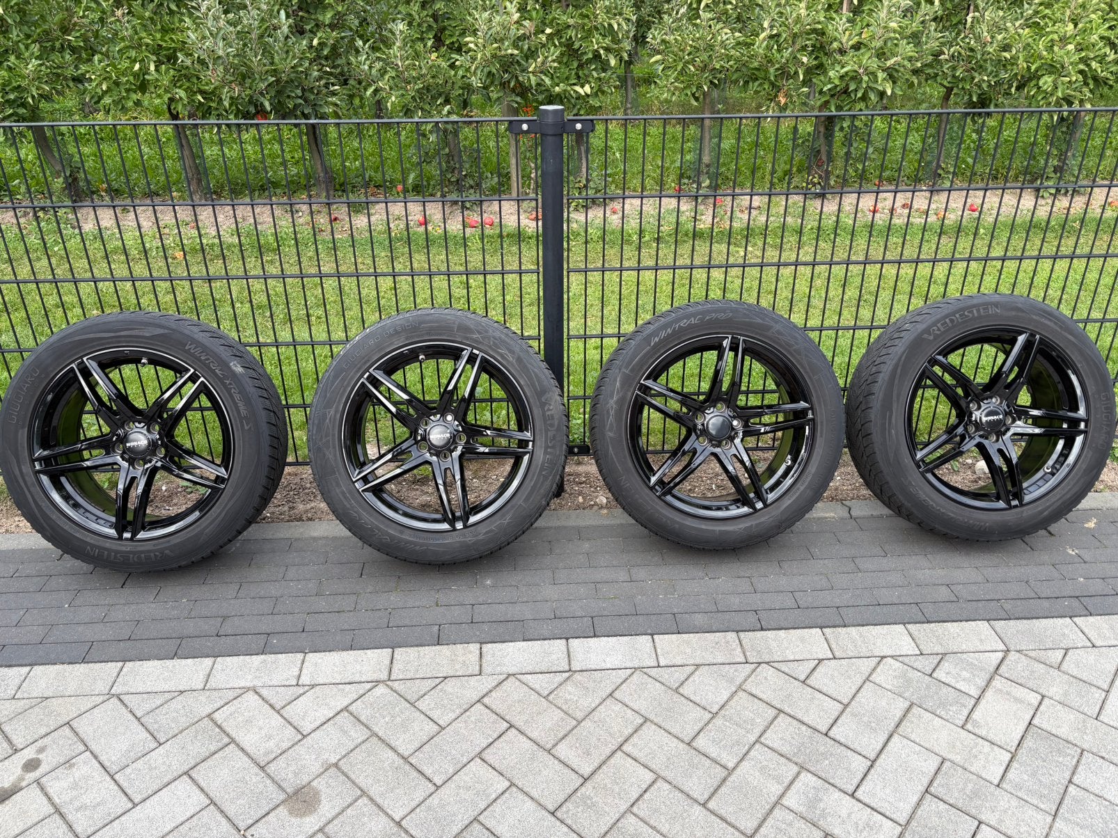 Set Vredestein winterbanden  voor Ford Kuga, Auto-onderdelen, Ophalen, 18 inch, Winterbanden, 235 mm