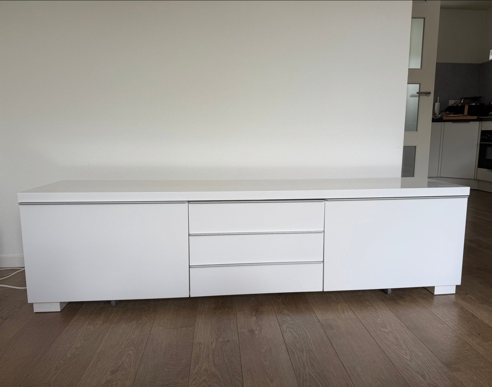 Modern wit hoogglans tv-meubel met lades en kleppen, Huis en Inrichting, Kasten | Televisiemeubels, Ophalen, Gebruikt, 150 tot 200 cm
