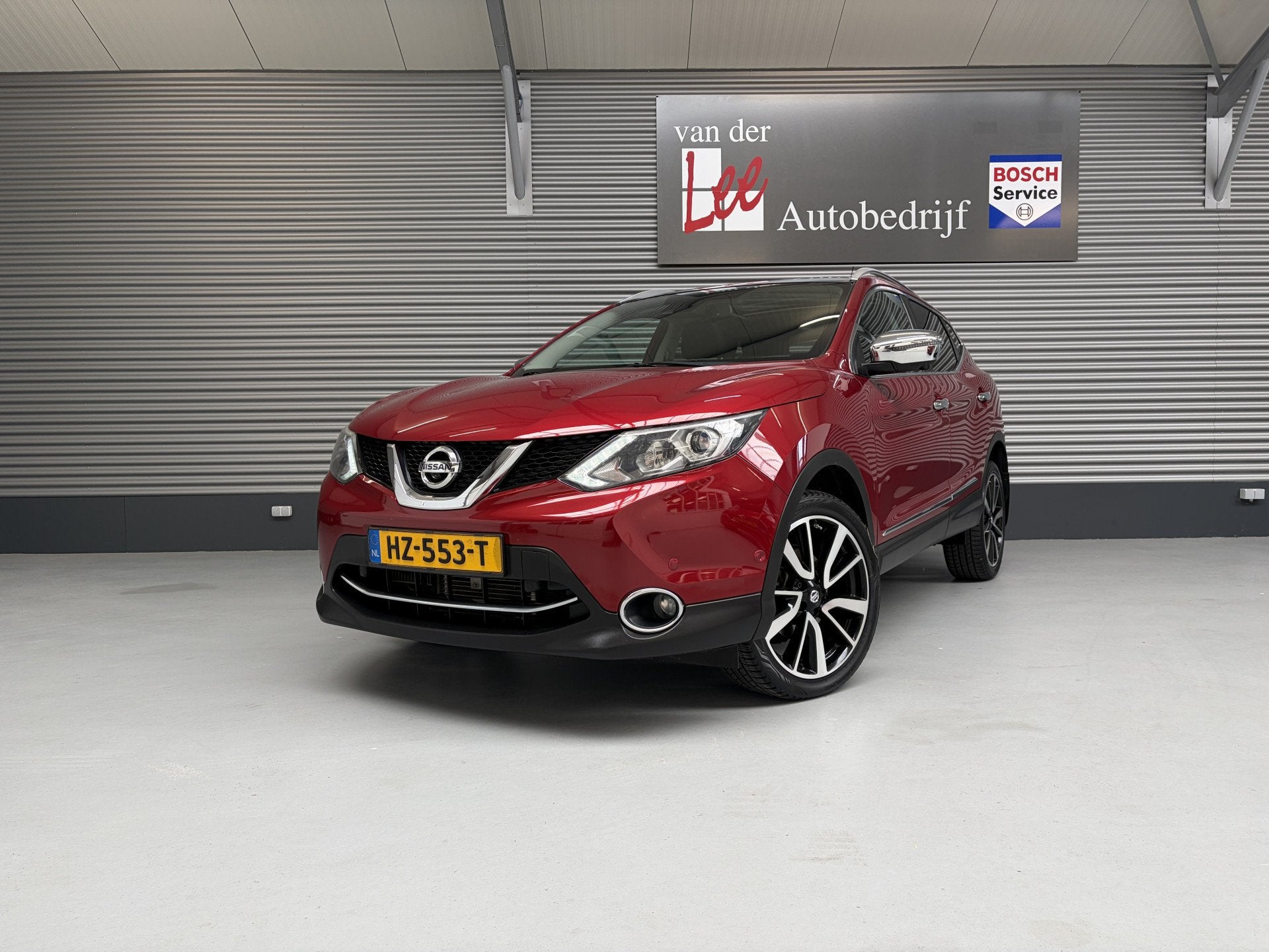 Nissan QASHQAI 1.2 TEKNA/PANO/LEER/DODE HOEK/TREKH/360 CAM/E, Auto's, Dealer onderhouden, Gebruikt, 4 cilinders, Bedrijf