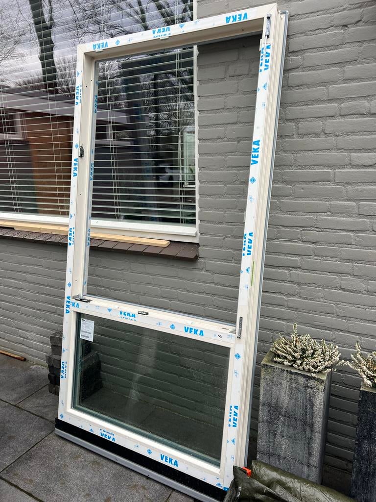 Nieuw kunststof kozijn met triple glas (onder) - Veka, Ophalen, Dubbelglas, 80 tot 120 cm, Overige typen