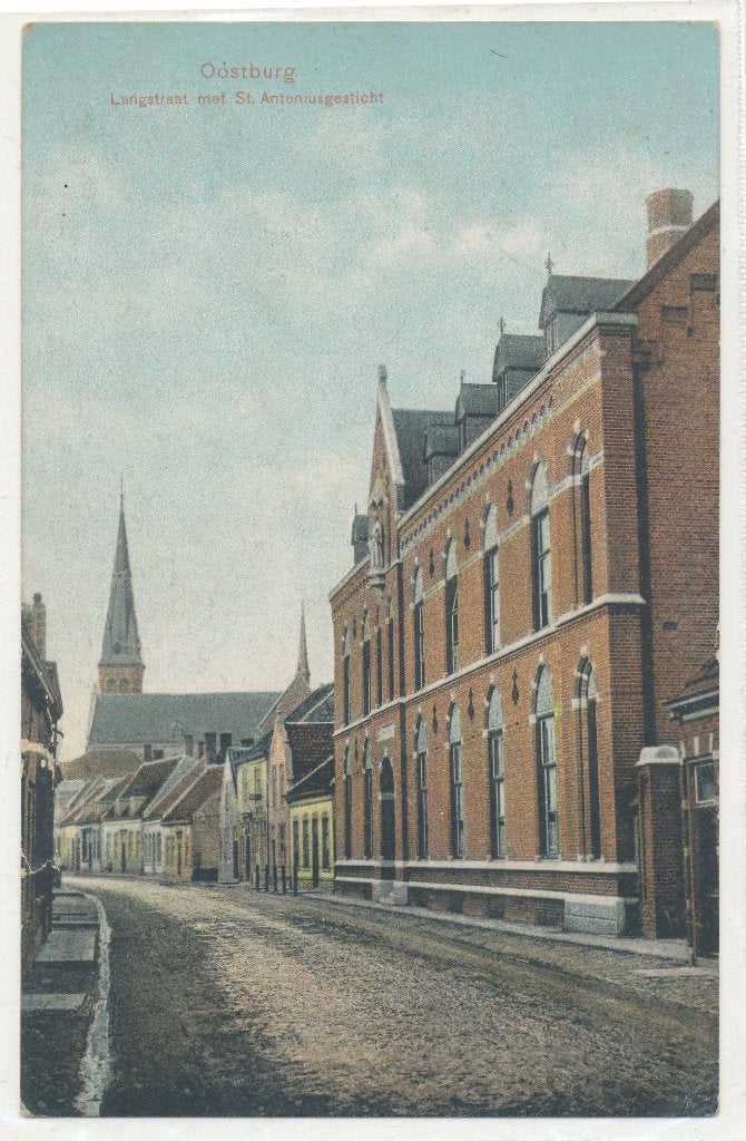 Oostburg - Langstraat met St. Antoniusgesticht  1918, Ophalen of Verzenden, Voor 1920, Gelopen, Zeeland