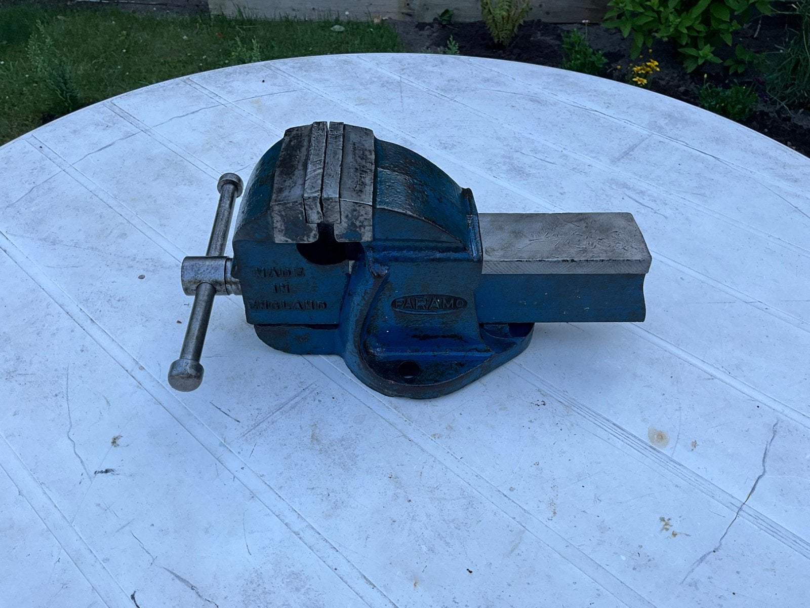 Stevige bankschroef - Blauw - HI-DUTY VICE No. 2, Doe-het-zelf en Verbouw, Ophalen of Verzenden, Zo goed als nieuw, Bankschroef