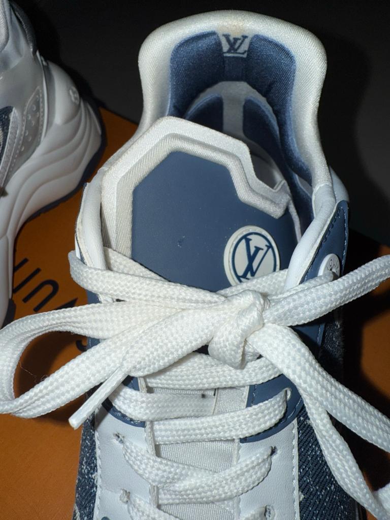 Louis Vuitton Run 55 Sneakers - Maat 36, Ophalen of Verzenden, Zo goed als nieuw, Overige typen