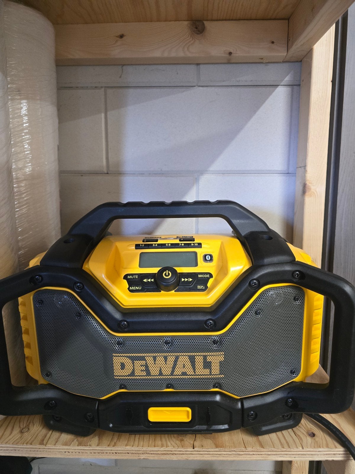 De Walt Bouwradio, Ophalen
