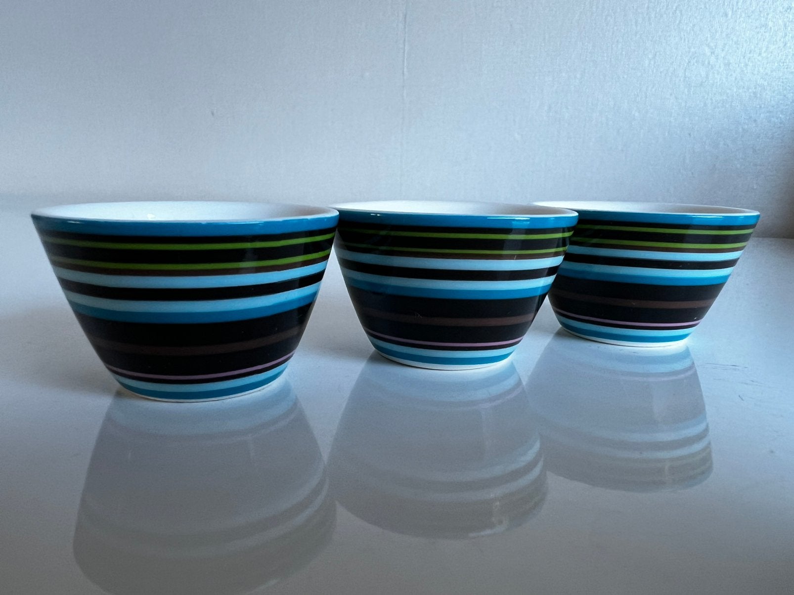 Set 3 Iittala Origo Eierdopjes Staalblauw Alfredo Häberli, Huis en Inrichting, Ophalen of Verzenden, Zo goed als nieuw, Porselein
