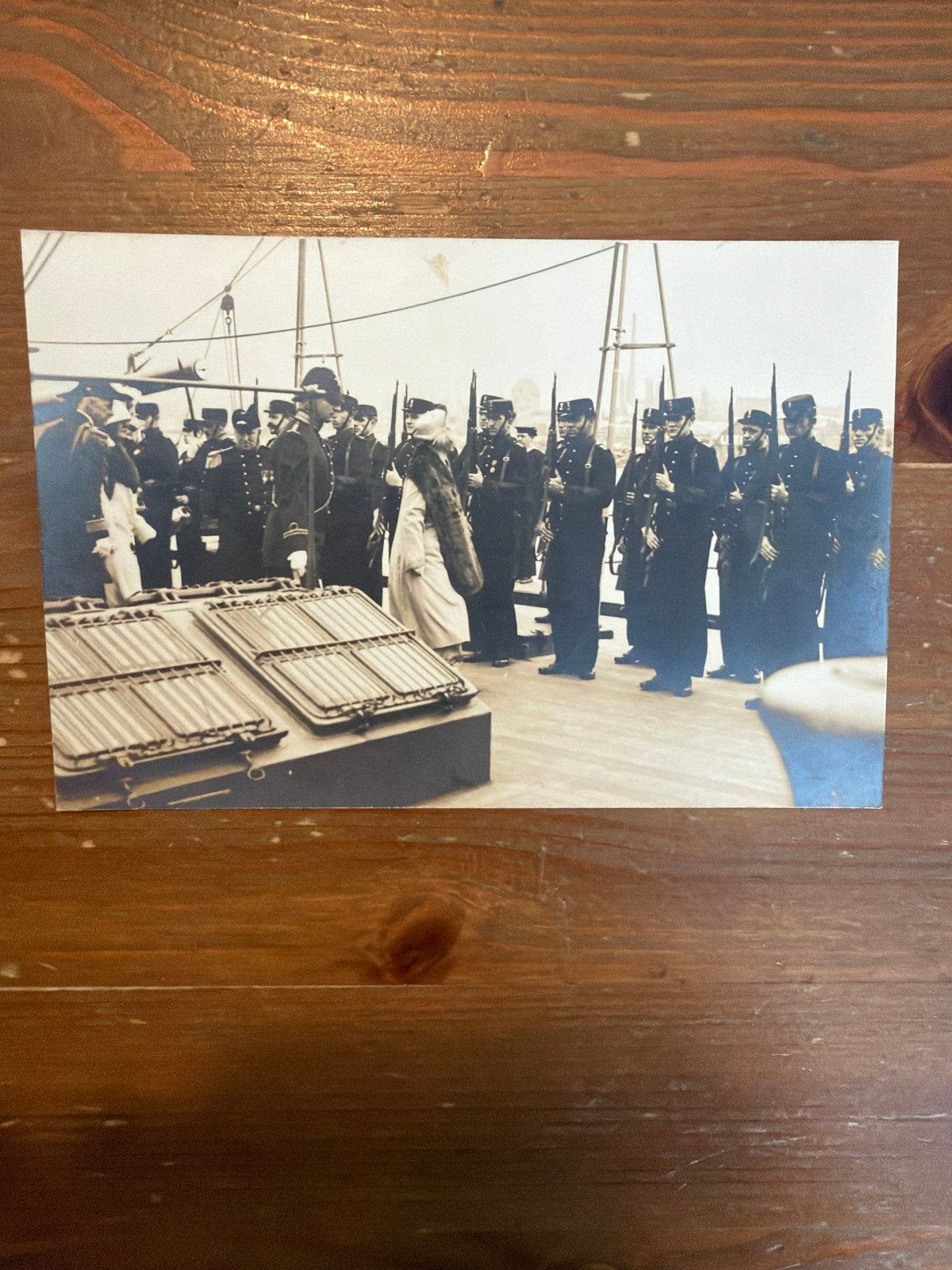 Koningin Wilhelmina inspecteert marineschip, Amsterdam 1925, Ophalen of Verzenden, Nederland, Foto of Poster
