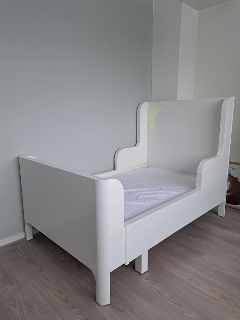 Kinderbed wit met lattenbodem zo goed als nieuw Moet Weg., Ophalen, Gebruikt, Lattenbodem