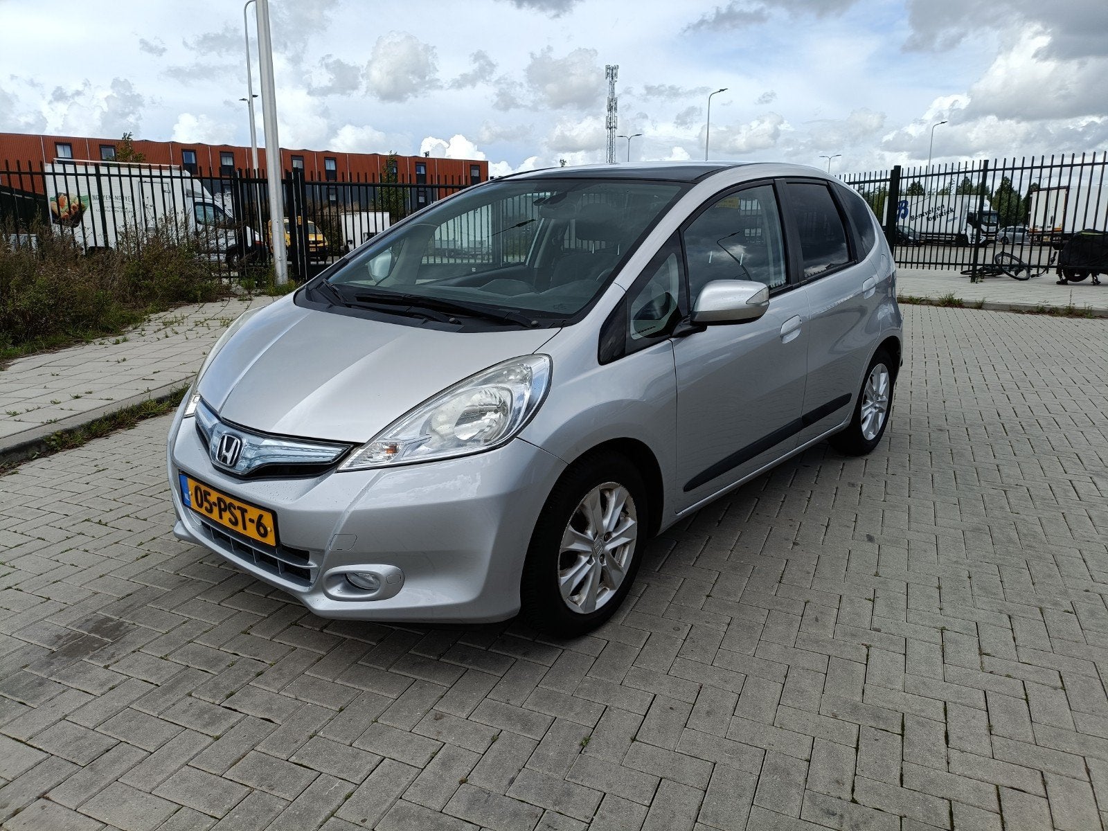 Honda Jazz 1.4 I-vtec 102pk CVT 2011 Grijs HYBRIDE, Dealer onderhouden, Stof, Zwart, 4 cilinders