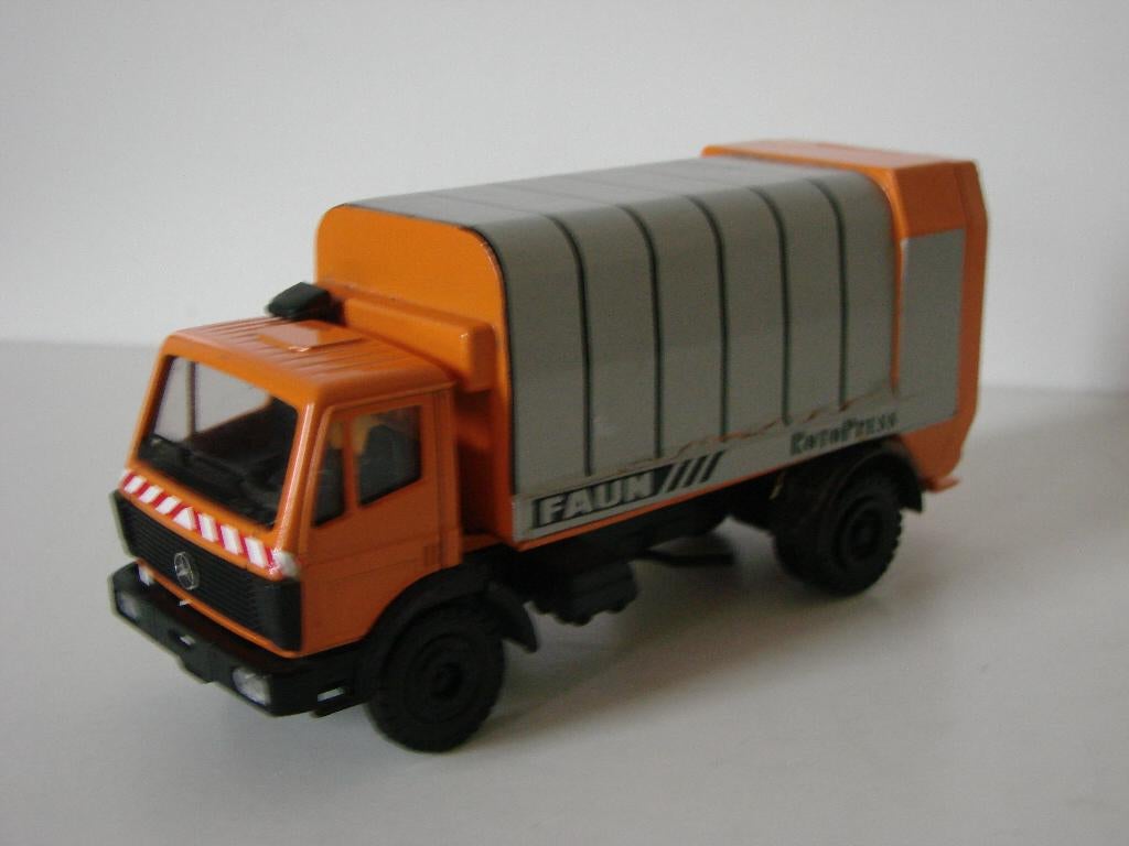 Conrad 3033 Mercedes-Benz SK Faun RotoPress vuilniswagen, Ophalen of Verzenden, Zo goed als nieuw, Bus of Vrachtwagen, Conrad
