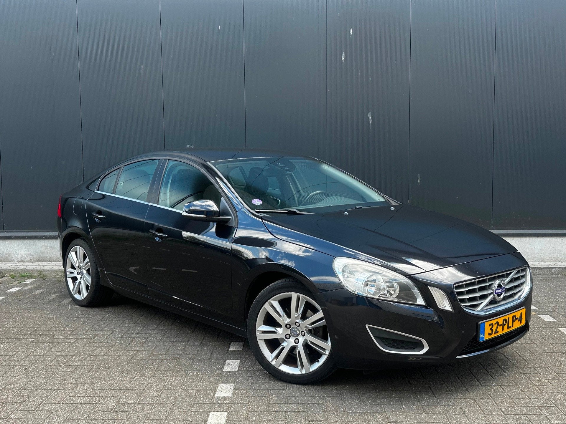 Volvo S60 1.6 T3 Kinetic* 2e Eigenaar* Nette Auto* N.A.P.!, Auto's, Voorwielaandrijving, 15 km/l, 4 cilinders, 150 pk
