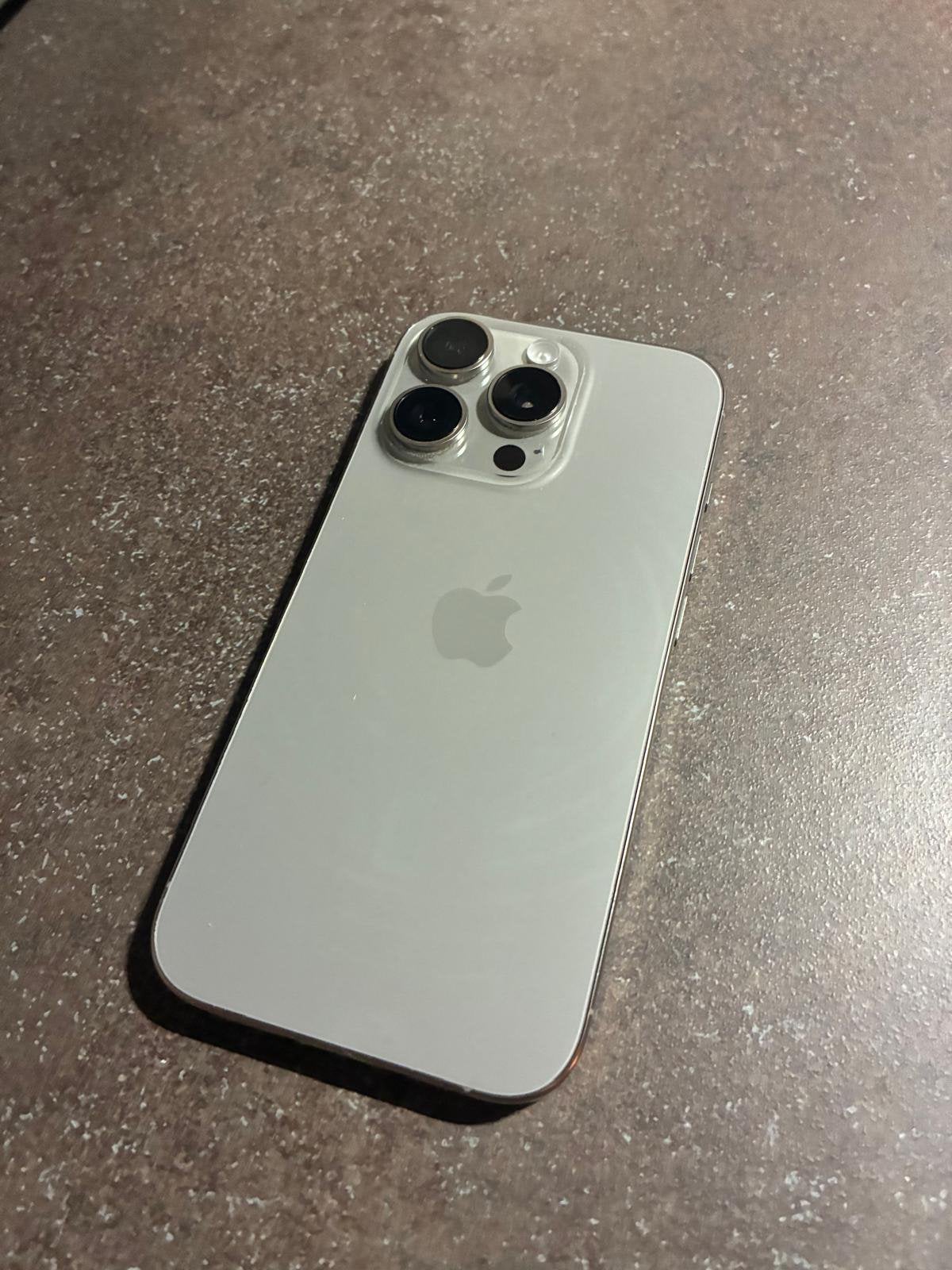 Iphone 16 pro. Krasvrij, Telecommunicatie, Mobiele telefoons | Apple iPhone, 128 GB, Zo goed als nieuw, Zonder simlock, Grijs