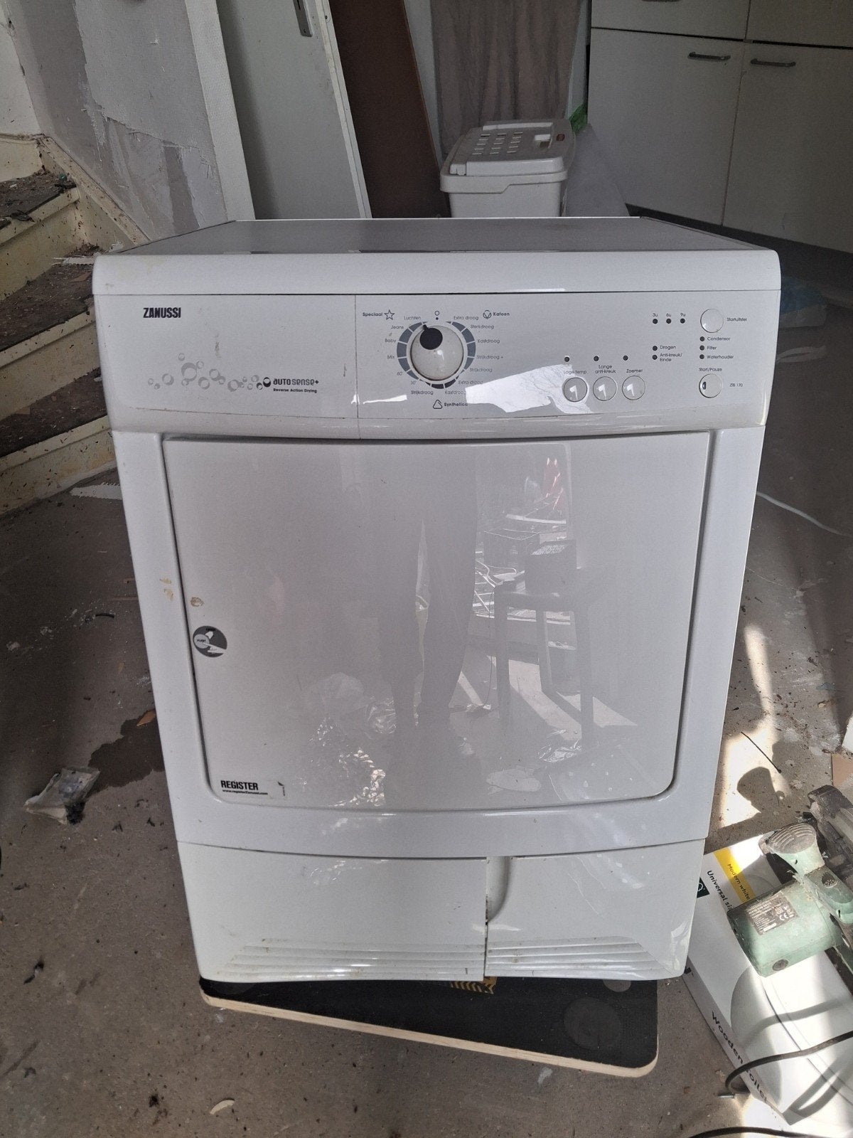 Zanussi ZTE170 Condensdroger - 6 kg inhoud, Ophalen, 6 tot 8 kg, Gebruikt, Voorlader
