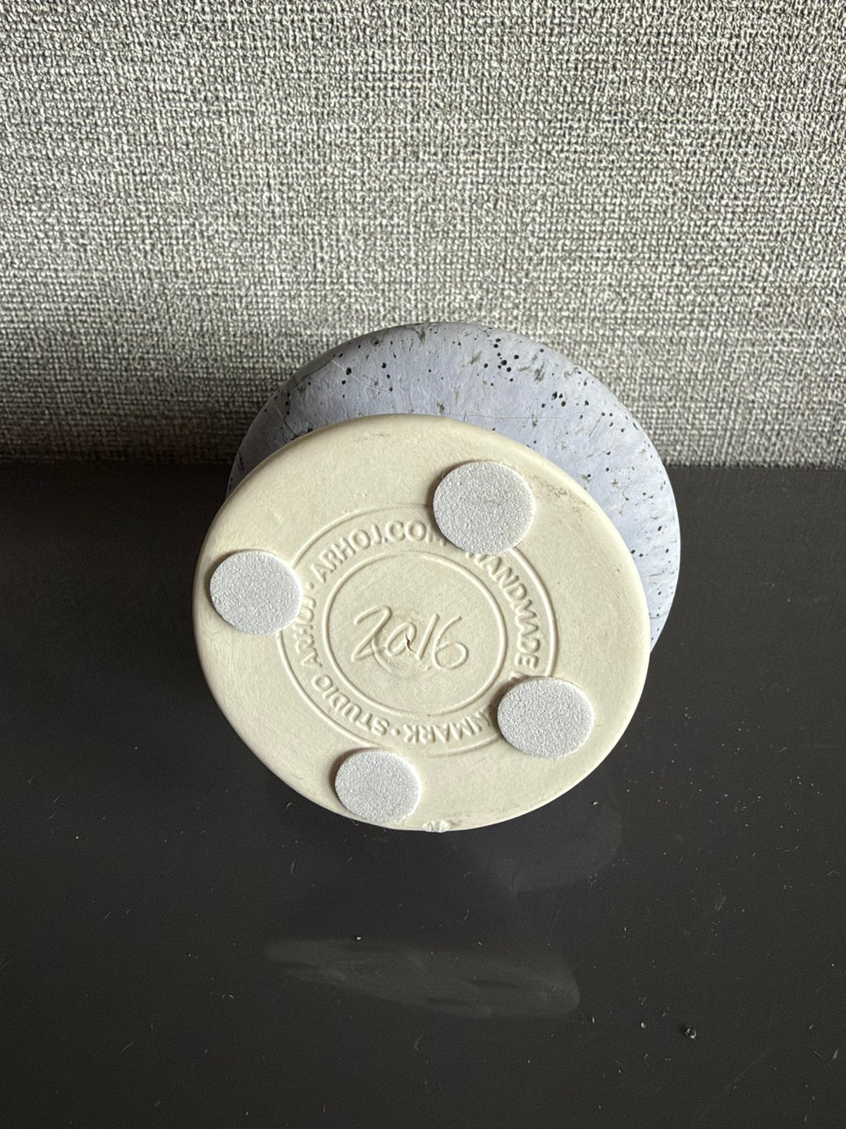 Studio Arhoj “ Famila”, kleur licht grijs/ blauw, 2016, Grijs, 9 cm, Gemerkt, Object