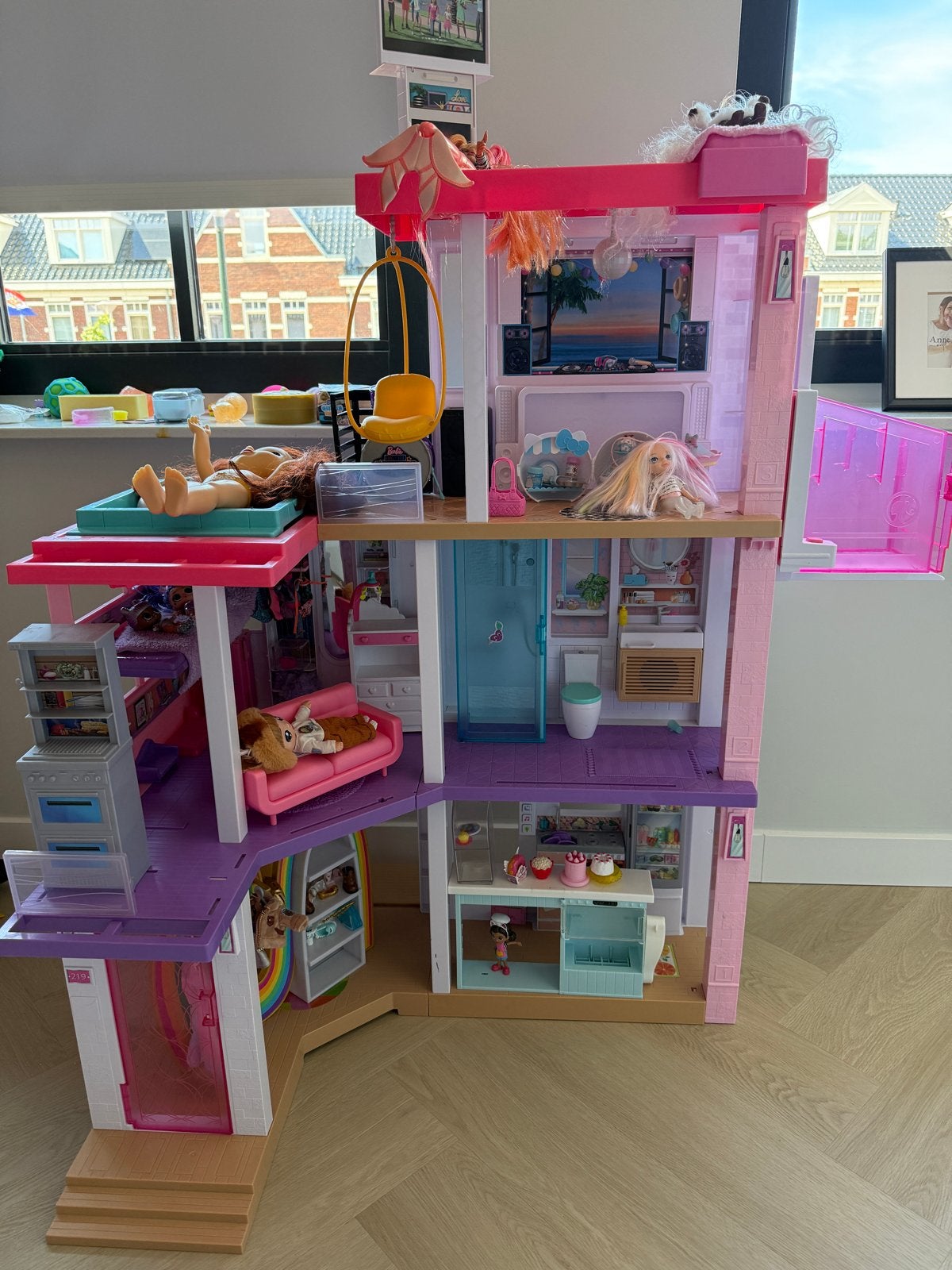 Barbie Droomhuis Poppenhuis met accessoires, Ophalen of Verzenden, Zo goed als nieuw, Poppenhuis