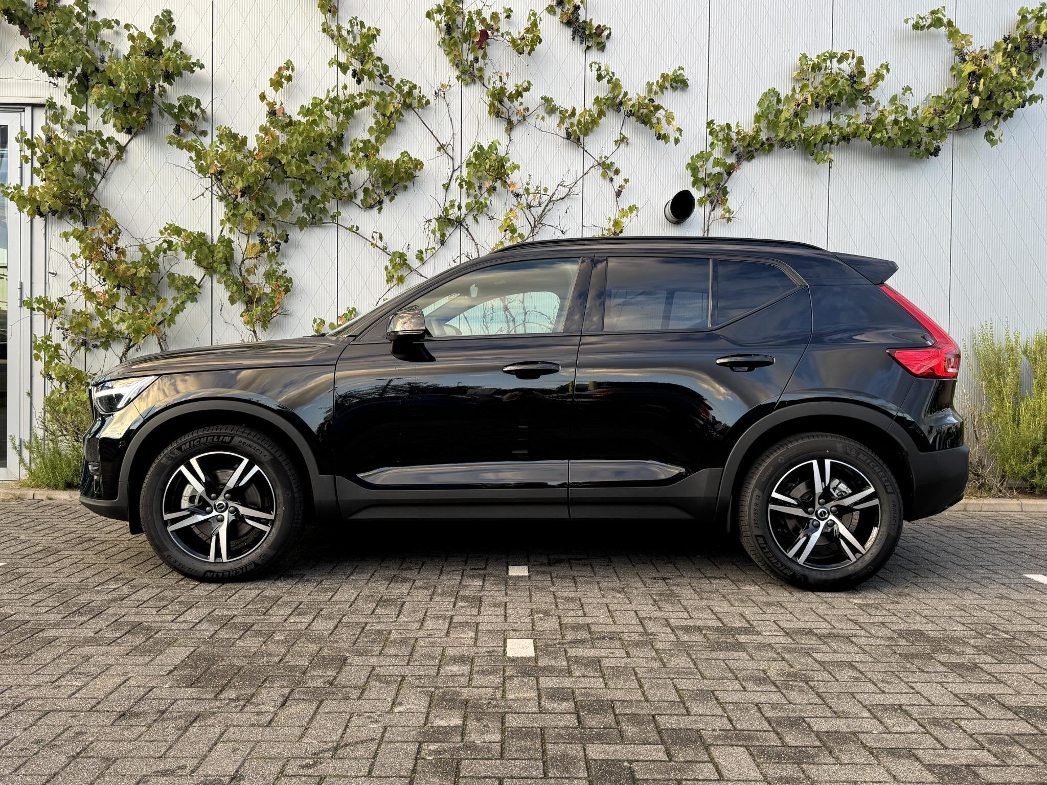 Volvo XC40 2.0 B4 Plus Dark | Trekhaak | Harman Kardon Audio, 12 maanden, Gebruikt, Euro 6, 4 cilinders