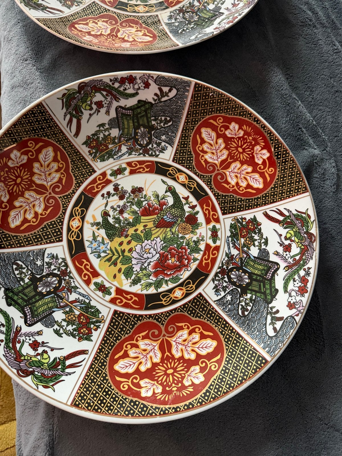 Decoratieve Chinese borden met pauw en bloemen (2 stuks), Antiek en Kunst, Ophalen