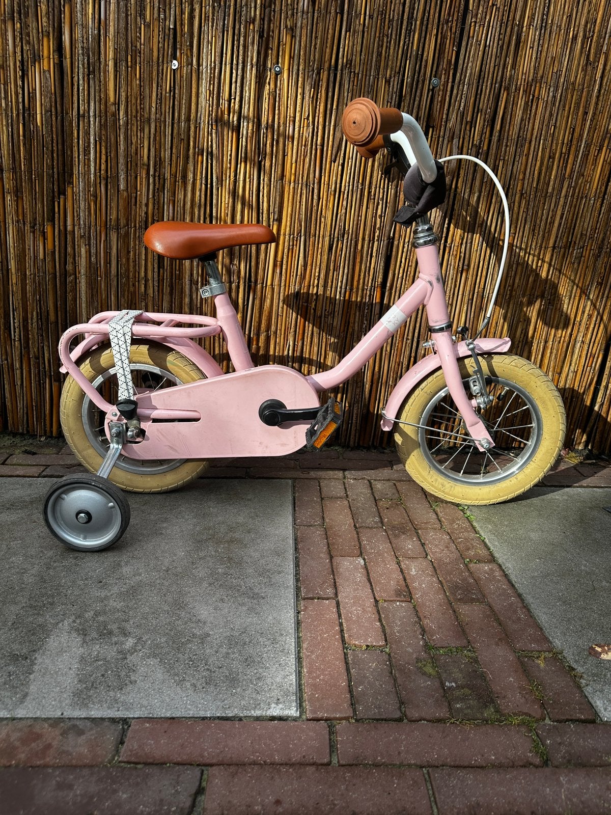 Roze puky 12 inch met zijwieltjes, Ophalen, Terugtraprem, Zijwieltjes, Gebruikt