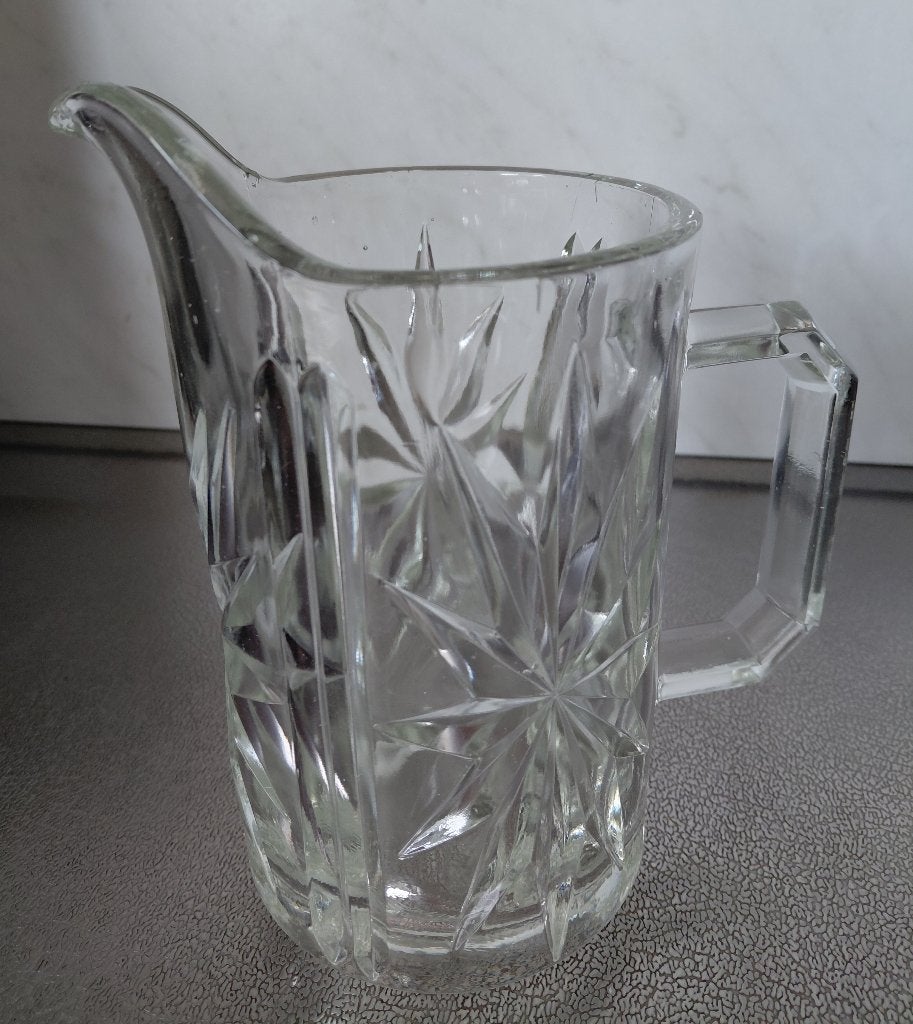 brocante waterkan van dik geperst kleurloos glas 50er jaren, Ophalen of Verzenden