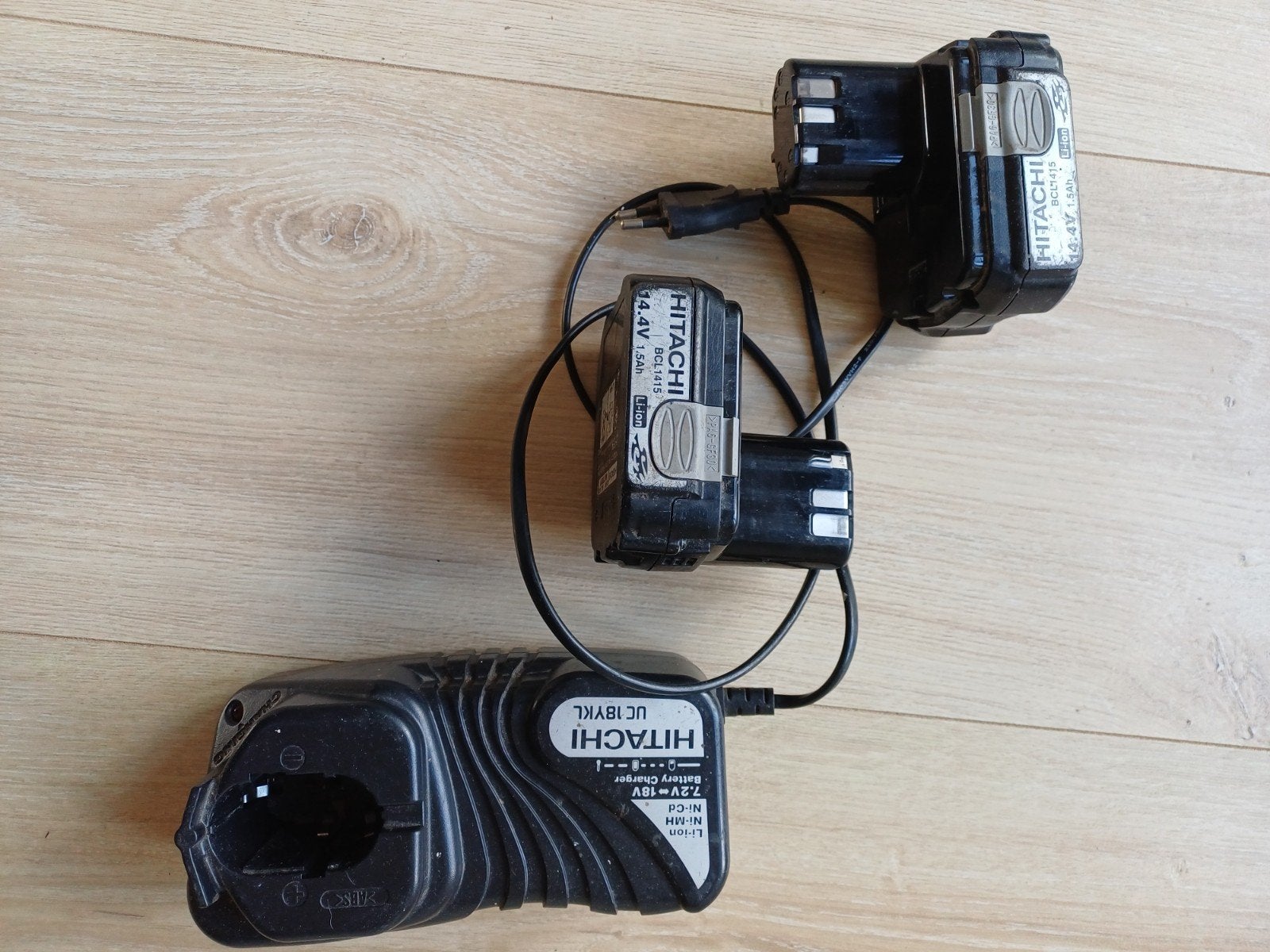 Hitachi Accu's met Lader (14.4V), Ophalen, Gebruikt