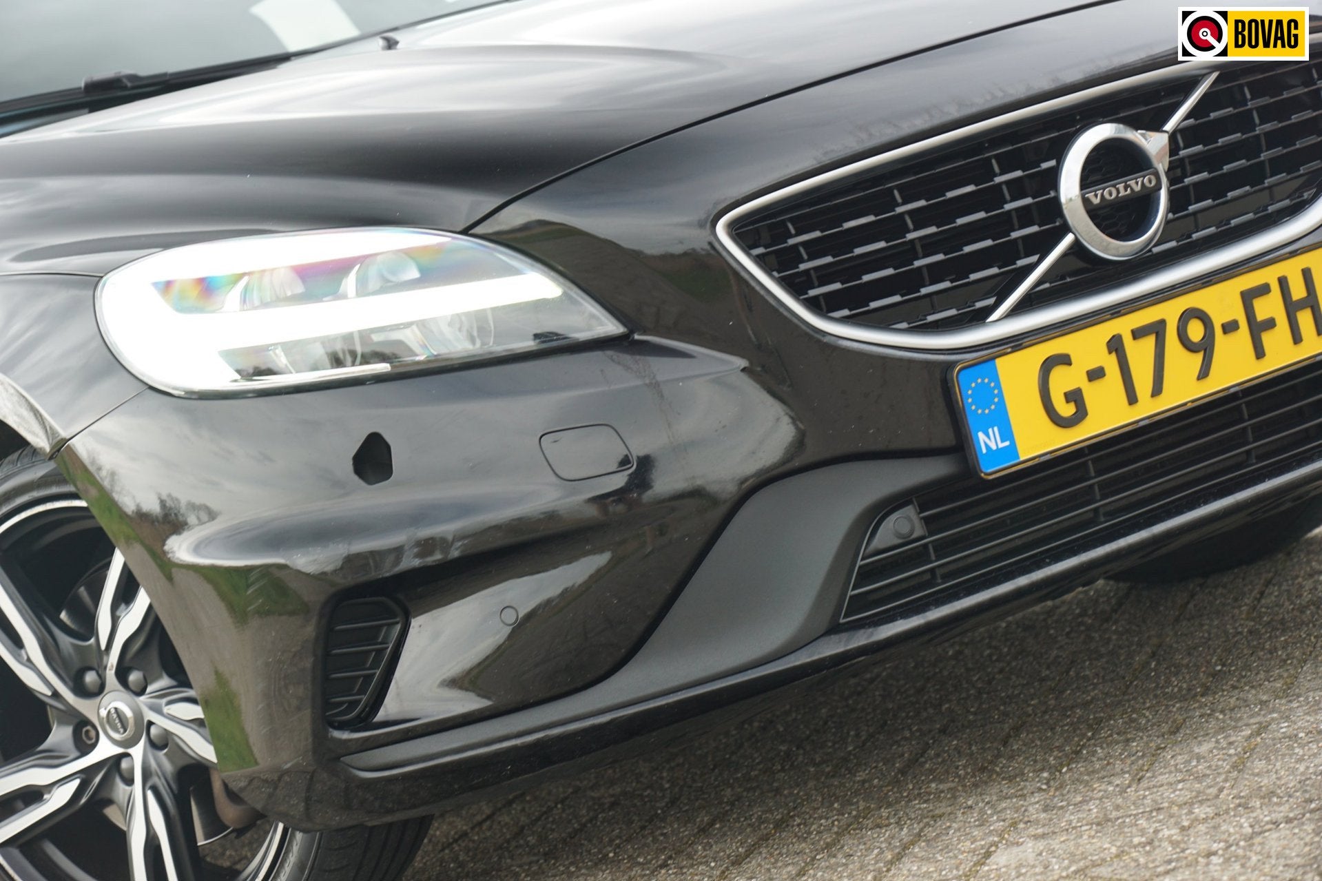 Volvo V40 1.5 T3 R-Design - Onyx Black - Full Led/Alcantara/, Dealer onderhouden, Euro 6, 4 cilinders, 700 kg