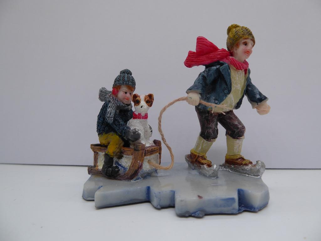 Luville Item  - Iceskating with friend -  Ik ruim op, Diversen, Kerst, Nieuw, Ophalen of Verzenden