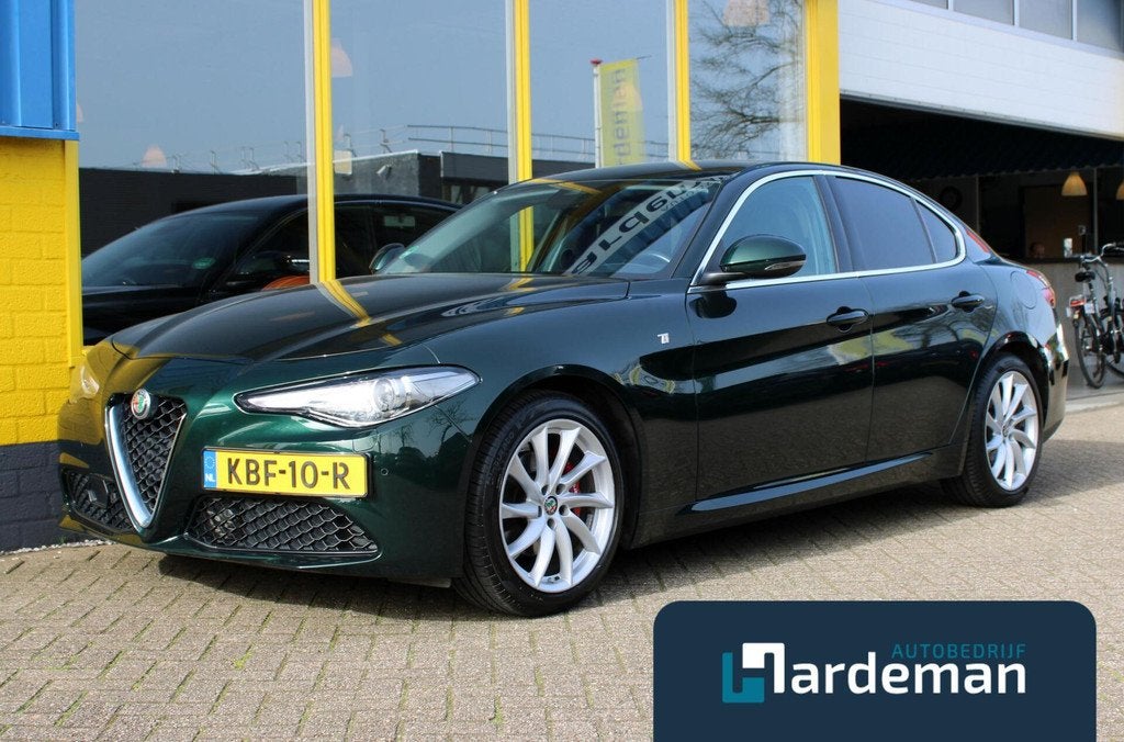 Alfa Romeo Giulia 2.0T TI Verde Visconti Driver Assist., Automaat, 745 kg, Achterwielaandrijving, 4 cilinders