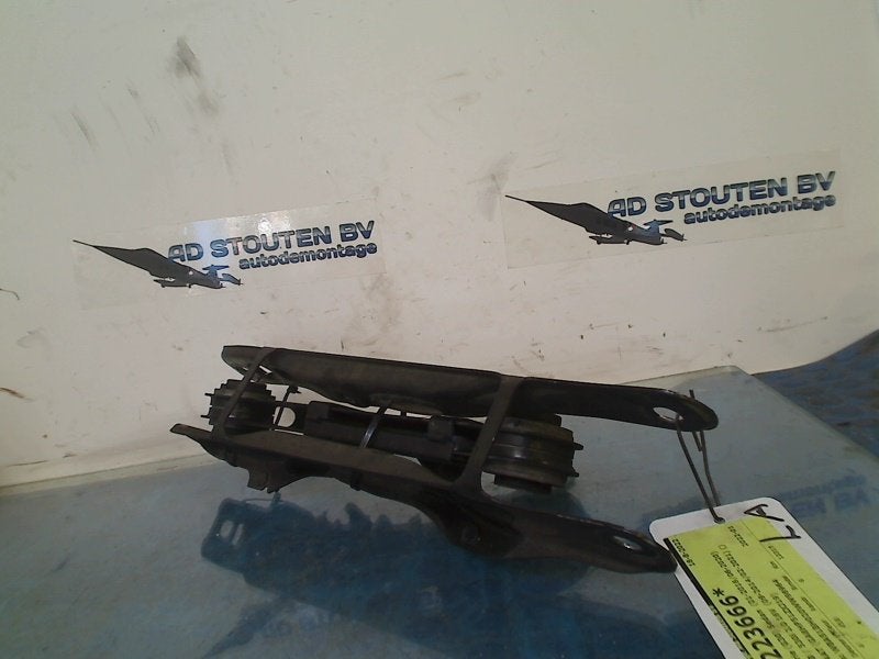 Draagarm Set LINKS ACHTER BMW 5 serie (G30) 2022, Gebruikt, Petuelring 130, München 80809, , Duitsland, BMW, Bayerische Motoren Werke AG