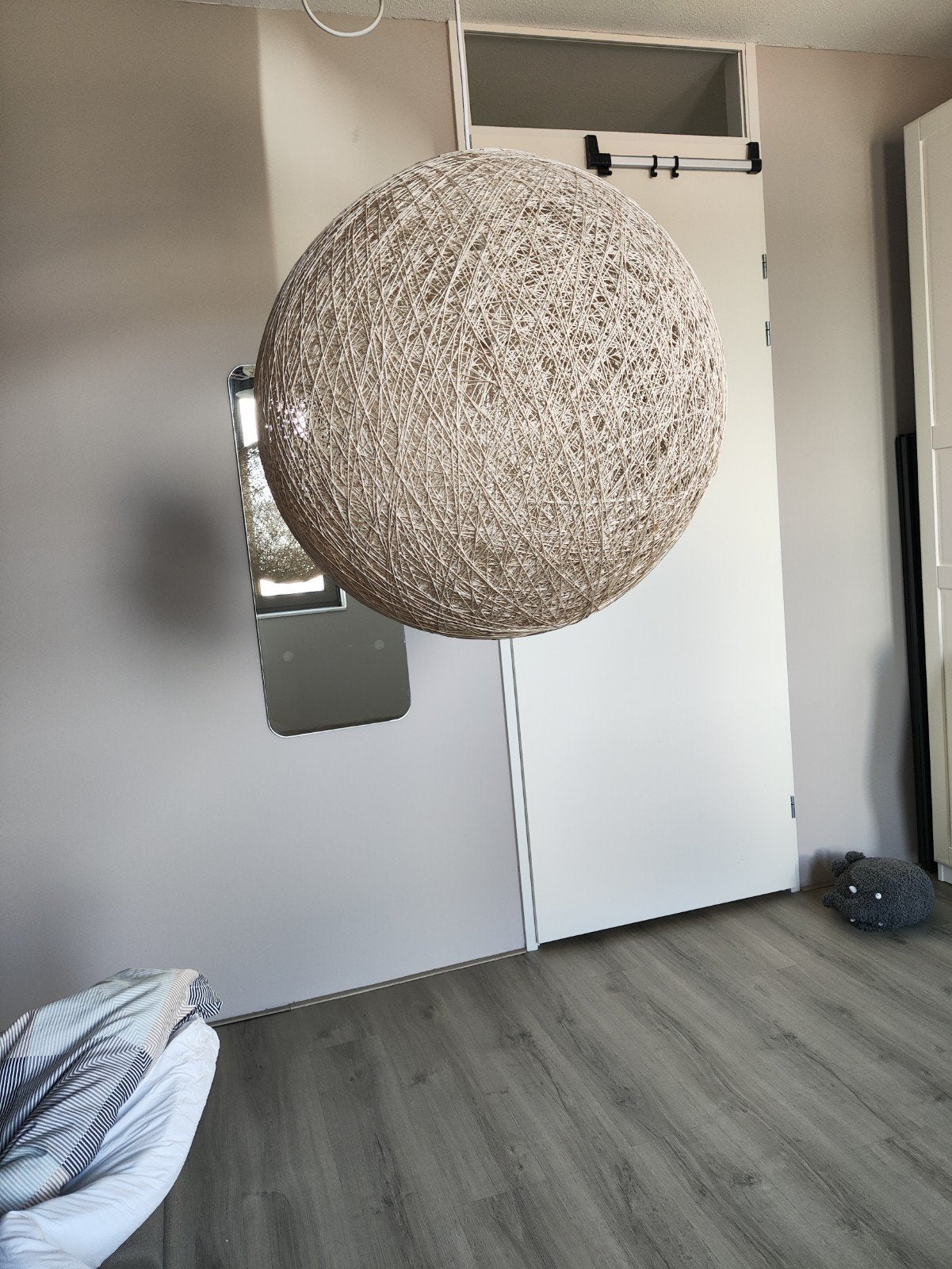 Crèmekleur bolvormige hanglamp van gevlochten touw, Ophalen, Gebruikt, Overige materialen, Modern