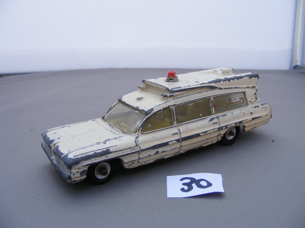 Superior criterion ambulance dinky toys 1/43 incompleet (30), Ophalen of Verzenden, Gebruikt, Bus of Vrachtwagen, Dinky Toys