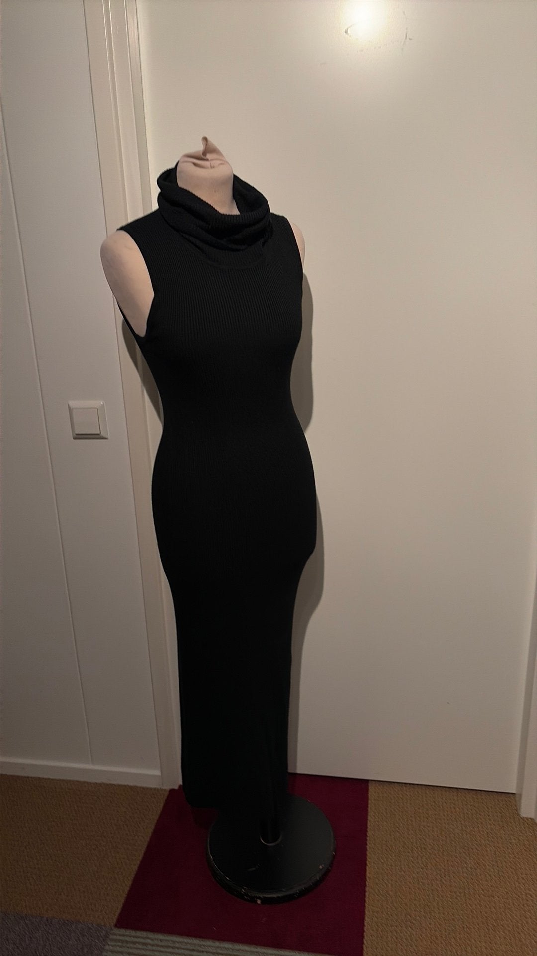 Lang (sexy) stretch jurkje mt s/m, Ophalen of Verzenden, Zo goed als nieuw, Zwart, Onder de knie