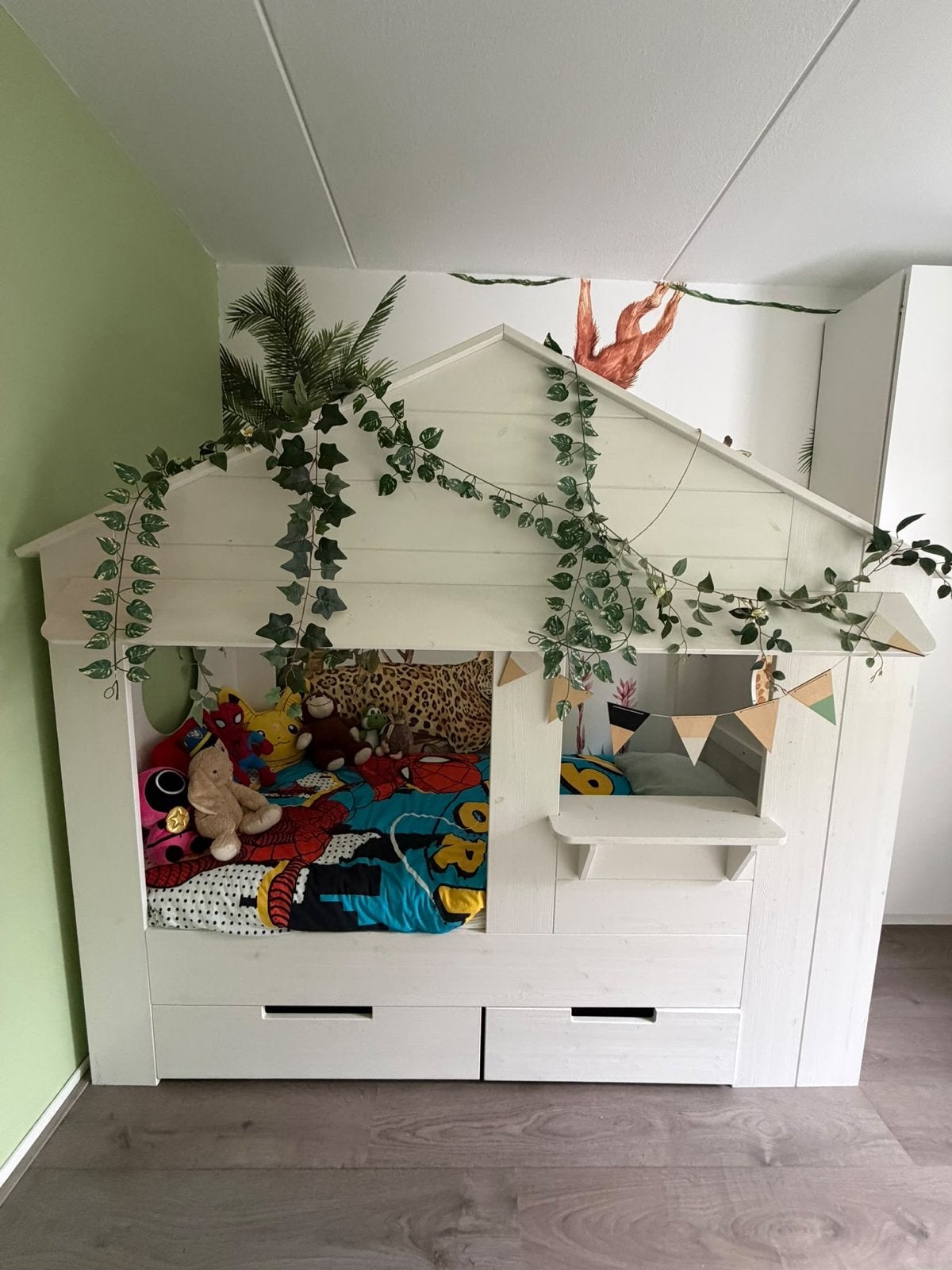WOOOD Huisie Kinderbed / Bedstee 90x200 – Wit – 2 Lades, Ophalen, 85 tot 100 cm, Zo goed als nieuw, Matras