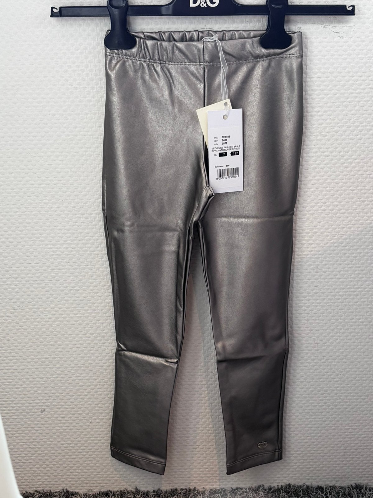 Monnalisa zilverkleurige lederlook broek 7 jaar nieuw, Ophalen of Verzenden, Nieuw, Meisje, Broek