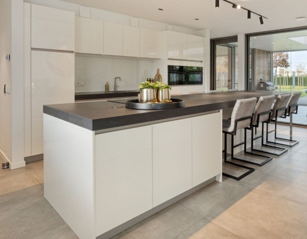 Complete ruime Keuken; incl. Apparatuur; pas 6 jaar oud!, Ophalen, Greeploos, Wit, Overige typen