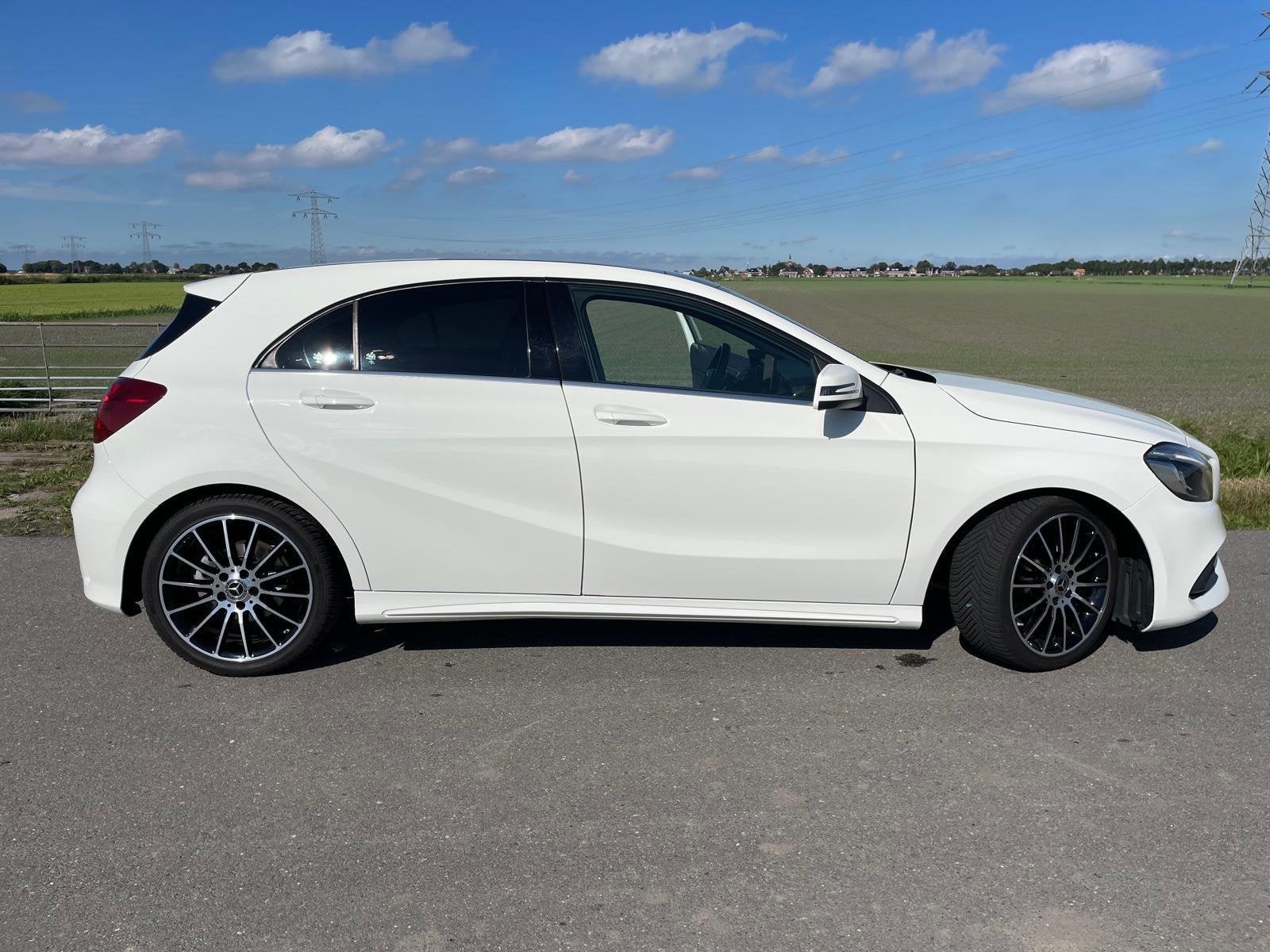 Mercedes-Benz A180 AMG White art uitvoering Aut7 2017 Wit, Auto's, Mercedes-Benz, 4 cilinders, Elektronische parkeerrem, 1595 cc