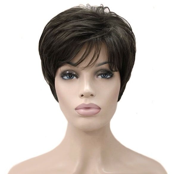 Moderne pruik kort bruin haar in laagjes kleur 8, Sieraden, Tassen en Uiterlijk, Uiterlijk | Haarverzorging, Verzenden, Nieuw