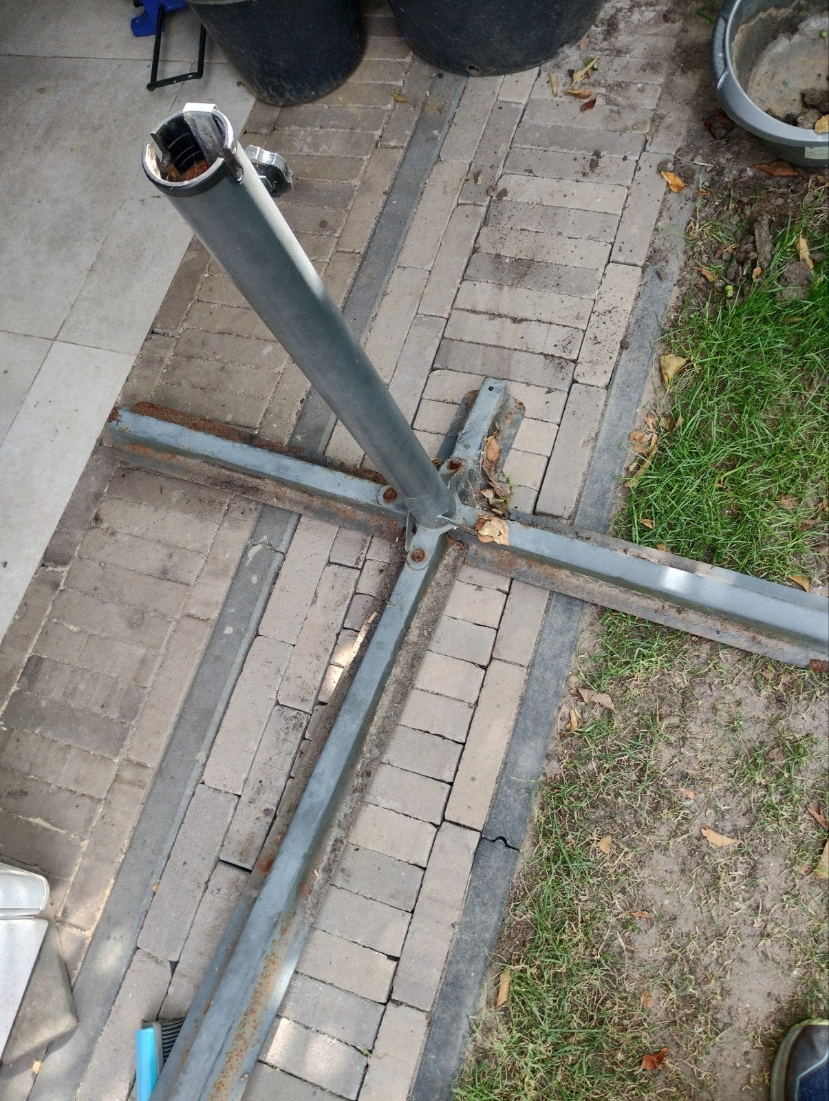 2 parasolvoetstenen en 1 metalen parasolvoet, Tuin en Terras, Parasols, Ophalen, Gebruikt, Minder dan 1 meter, Parasolvoet