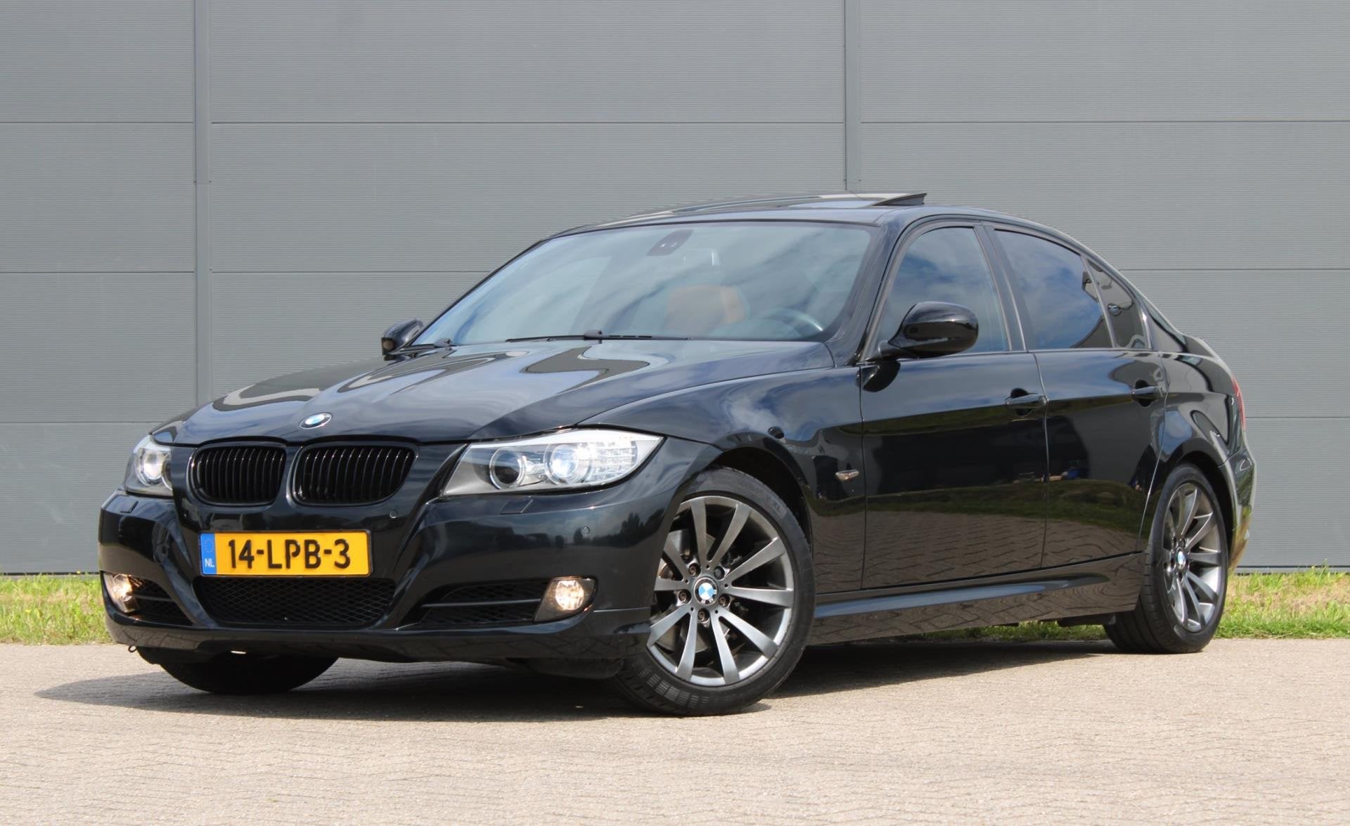 BMW 3-serie 325i LCI HighExecutive Schuifdak Automaat Trekha, Auto's, Automaat, 745 kg, Achterwielaandrijving, Gebruikt