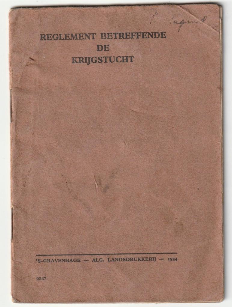 Reglement betreffende de krijgstucht 1934 / potloodstrepen, Verzamelen, Verzenden, X, Nederland, Boek of Tijdschrift