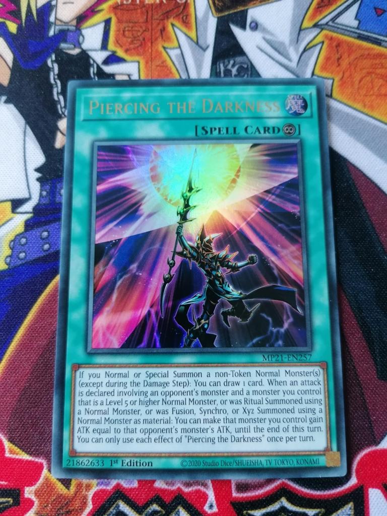 Piercing the Darkness - Ultra Rare MP21 - Yu-Gi-Oh, Hobby en Vrije tijd, Verzamelkaartspellen | Yu-gi-Oh!, Ophalen, Zo goed als nieuw