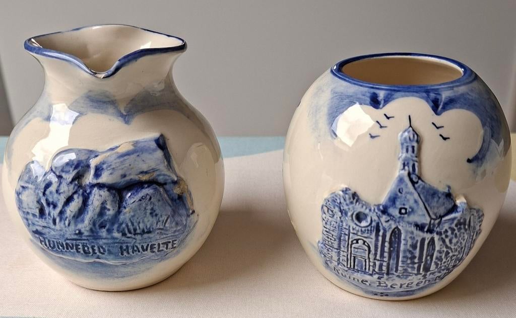 Souvenir Delfts Blauw Vaasjes Hunebed Havelte & Ruïne Bergen, Ophalen of Verzenden