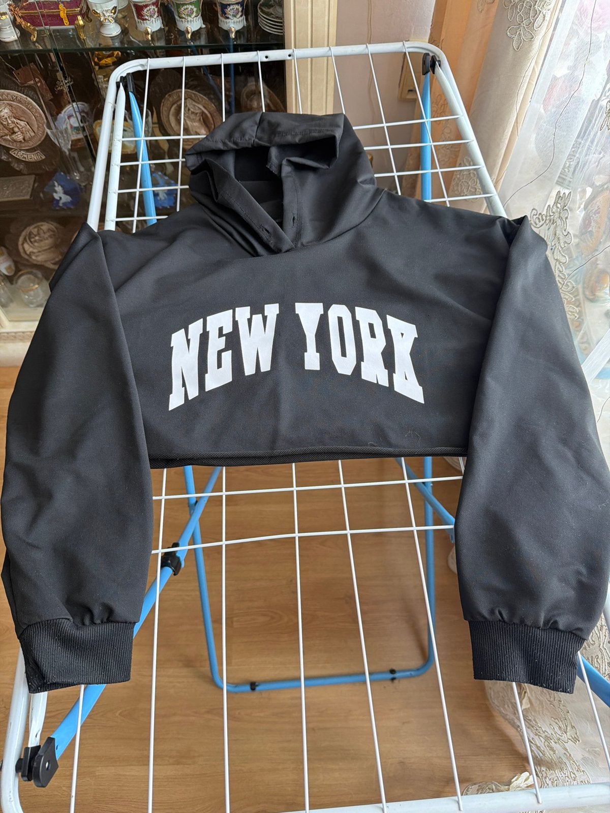Zwarte crop hoodie met 'NEW YORK' opdrukmaat XS/S, Ophalen of Verzenden, Zo goed als nieuw, Maat 36 (S), Zwart