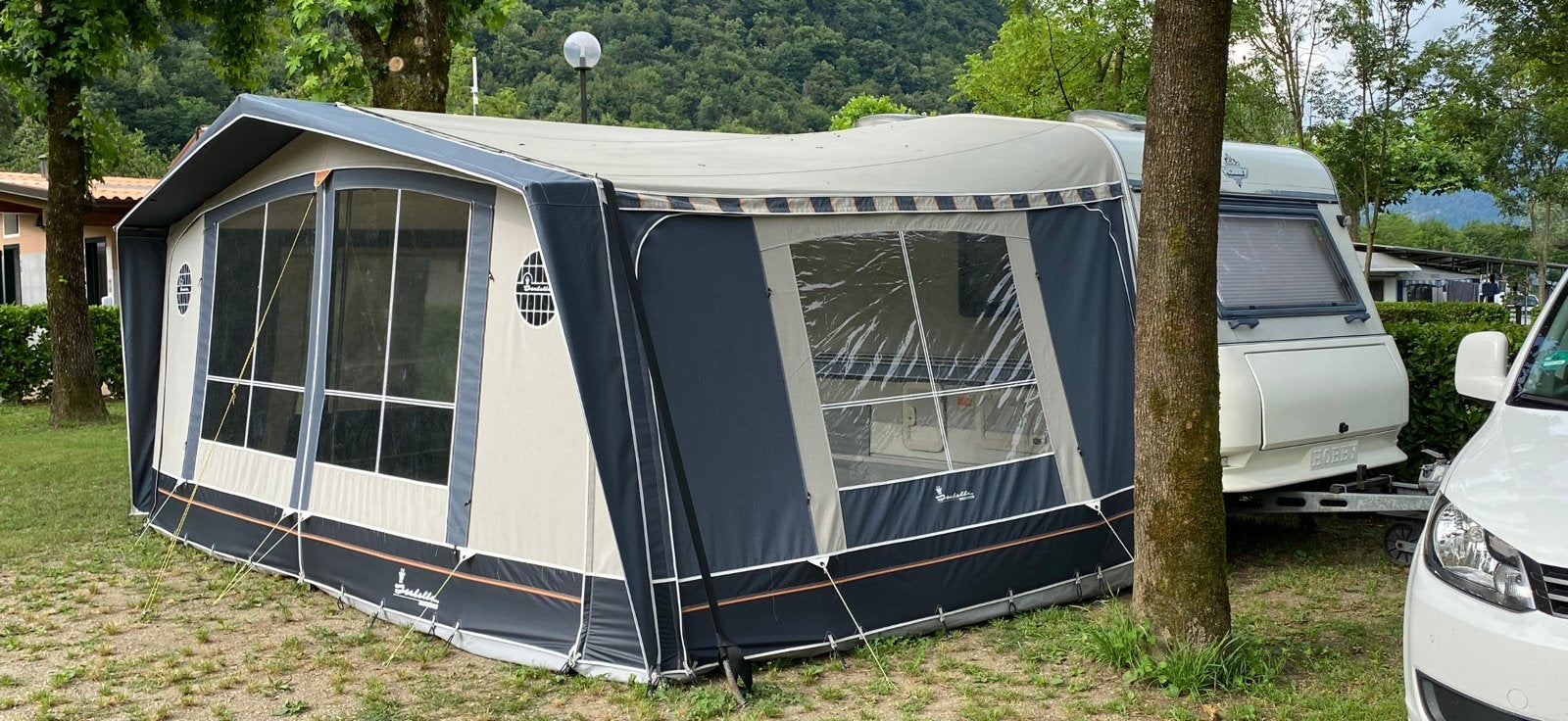 Hobby 495 classic met isabella voortent in Italië, Caravans en Kamperen, Rondzit, Hobby, Particulier, Luifel