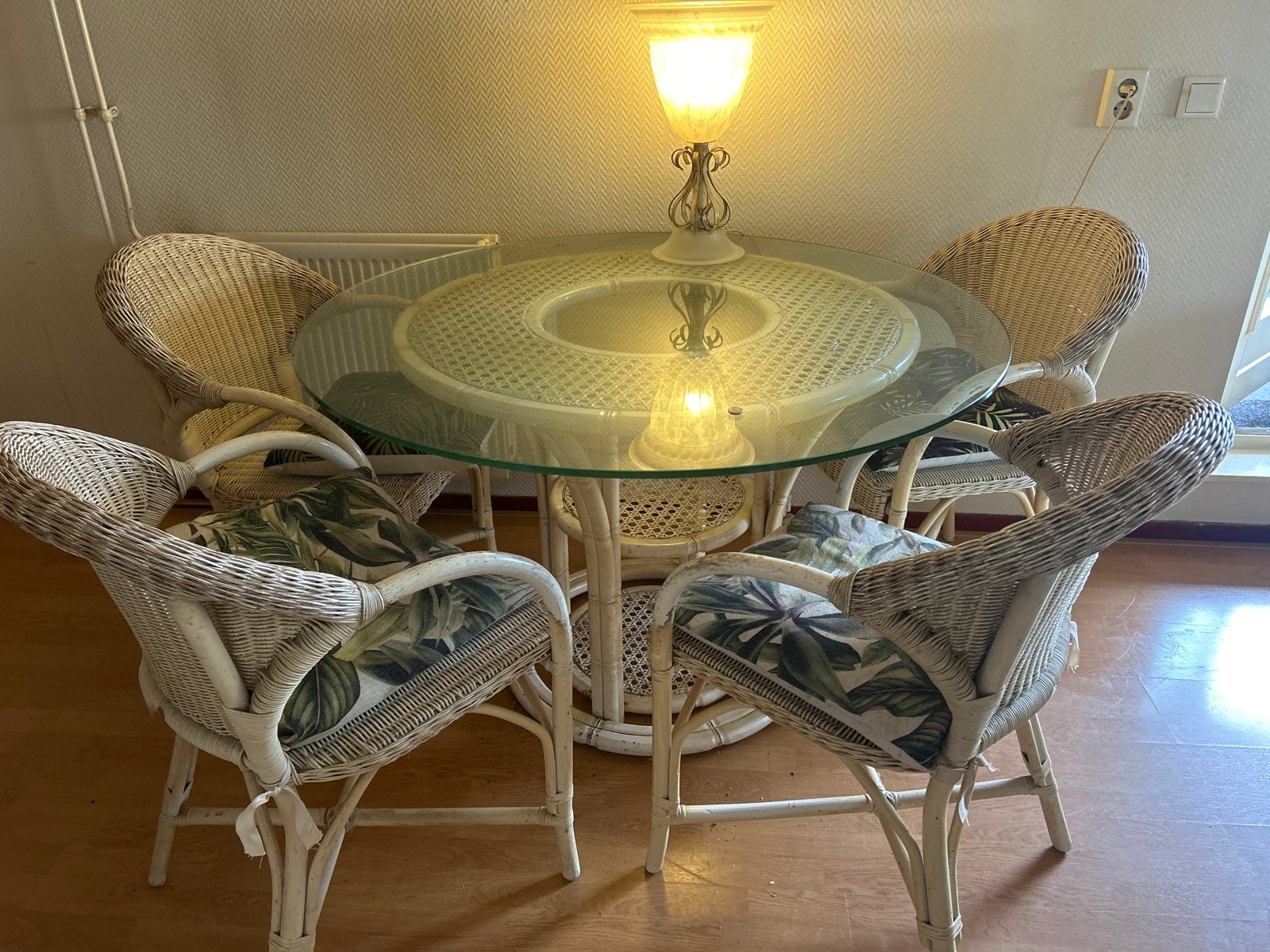 Ronde rieten tafel met glazen blad - 120 cm diameter, Ophalen, Gebruikt, 100 tot 150 cm, Rond