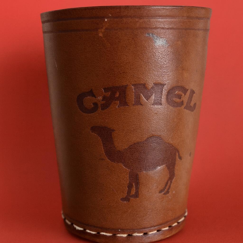 Vintage leren CAMEL dobbelbeker – met gestanst logo, Ophalen of Verzenden, Gebruikt, Overige typen