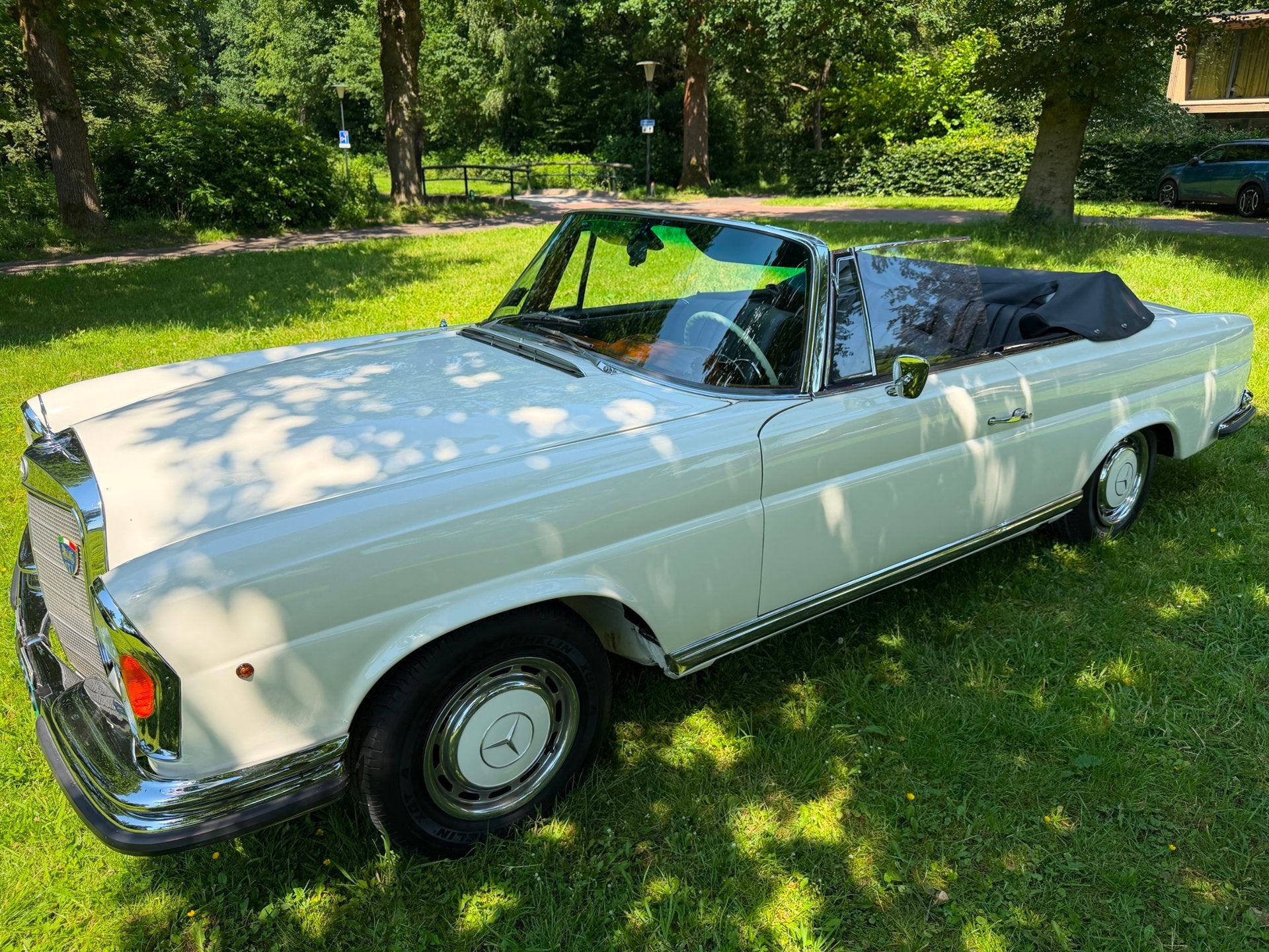 Mercedes-Benz 220 SE b Cabrio body off resauration, Auto's, Mercedes-Benz, Achterwielaandrijving, Gebruikt, Cabriolet, 4 stoelen