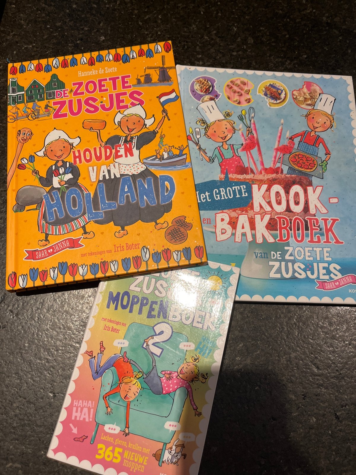 De Zoete Zusjes boeken: Holland, Kookboek & Moppenboek, Ophalen of Verzenden, Zo goed als nieuw, Fictie algemeen