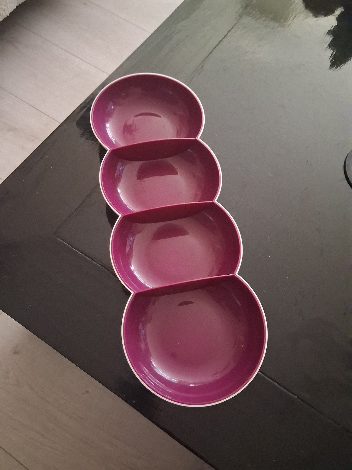 Tupperware serveer schaal met 4 vakken - paars, Kunststof, Gebruikt, Schaal, Ophalen of Verzenden