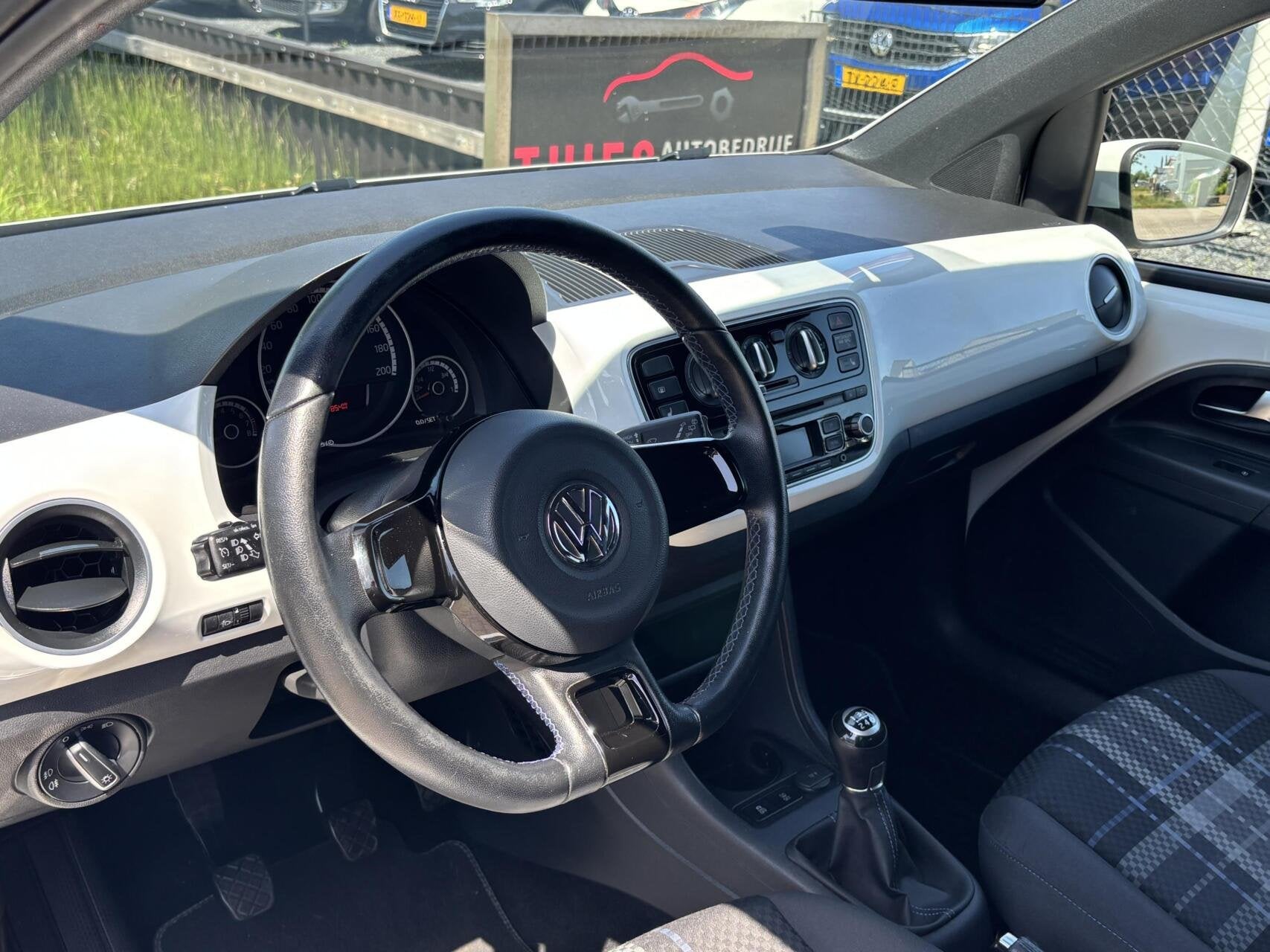 Volkswagen Up! 1.0 high up! BlueMotion cruise airco stoel vw, Voorwielaandrijving, Gebruikt, Wit, Handgeschakeld