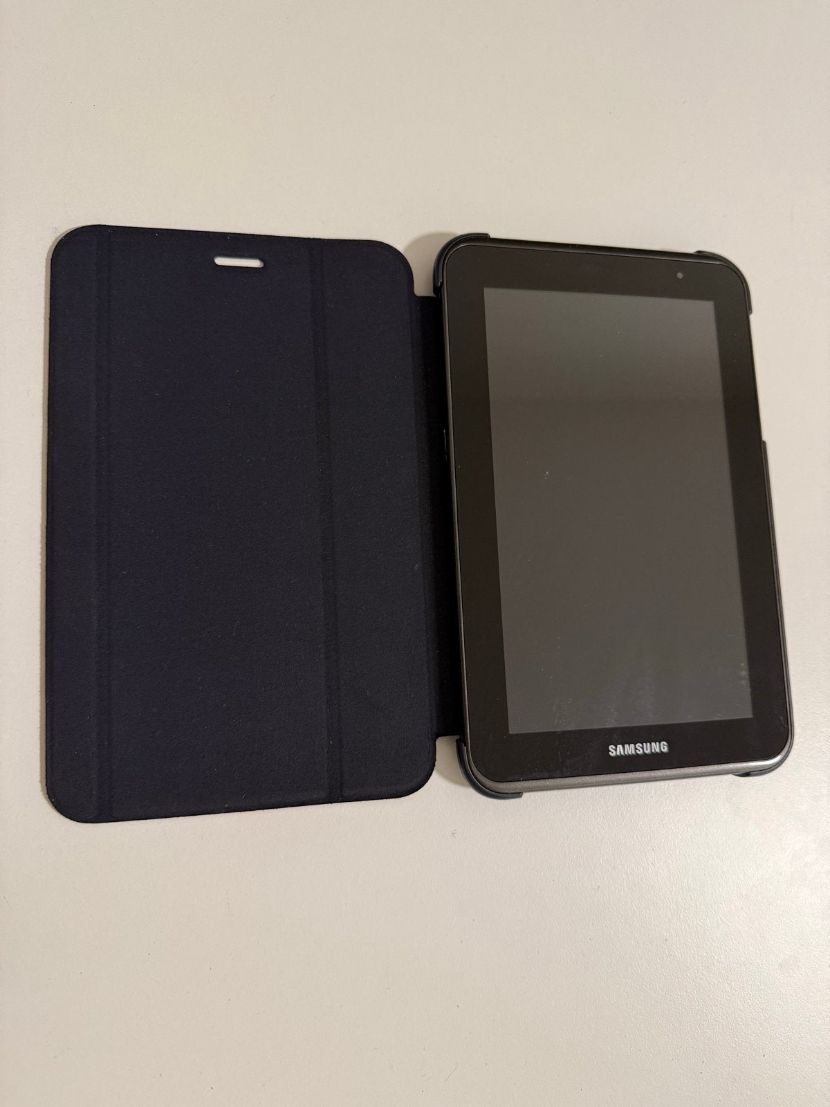 Samsung tablet met hoesje, Gebruikt, Ophalen of Verzenden, Wi-Fi, 7 inch of minder