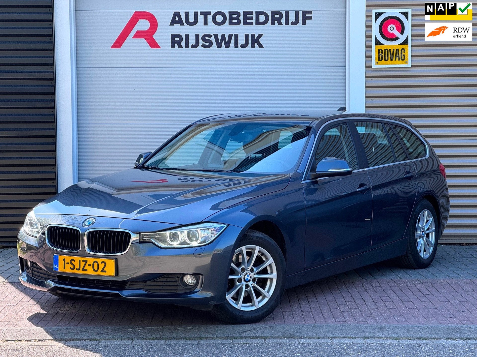 BMW 3-serie Touring 316i Executive Upgrade Navi/Trekhaak, Auto's, Gebruikt, Euro 6, 4 cilinders, Origineel Nederlands